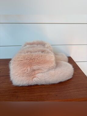 UGG Amary Quartz Pink Soft Fluffy Faux Fur Slippers Booties Slip-On US 7 EU 38